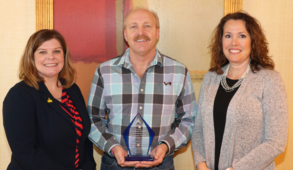 apprenticeship-receives-apprenticeship-sponsor-award apprenticeship-receives-apprenticeship-sponsor-award