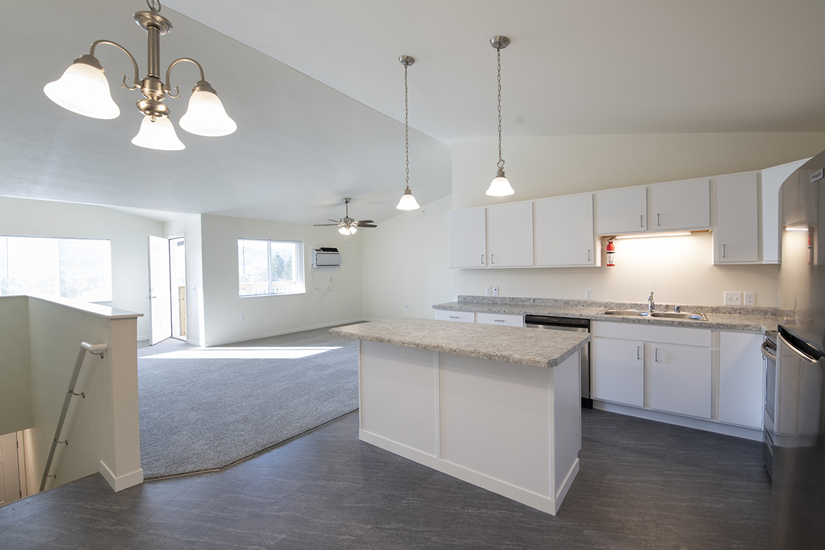 2022-crooked-river-apartments-07_1200