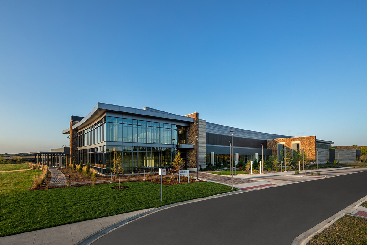 promega-corporation-chappelle-manufacturing-center-05_1200